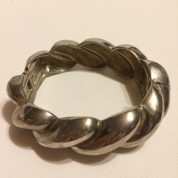Vintage Silver Color Metal Spring Clasp Bracelet - Picture 6 of 8